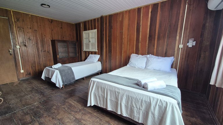 Casa Grande com 3 Quartos em Penha SEL0068