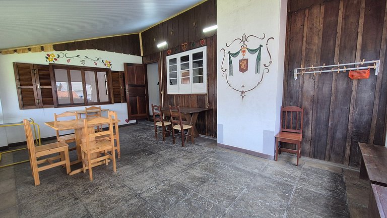 Casa Grande com 3 Quartos em Penha SEL0068