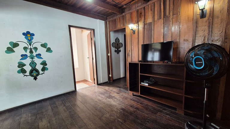 Casa Grande com 3 Quartos em Penha SEL0068