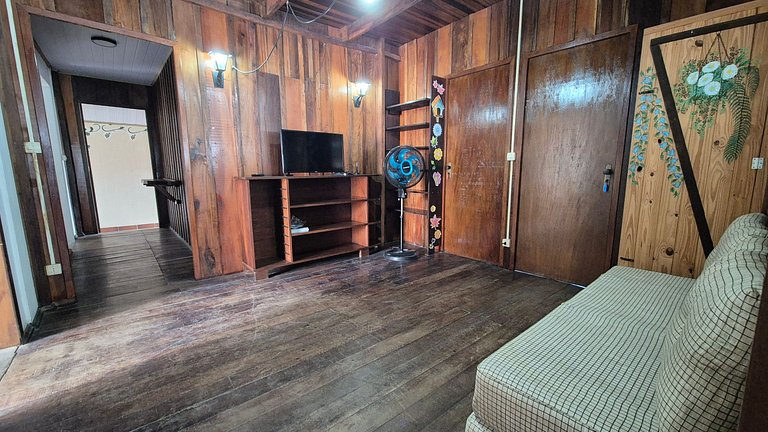 Casa Grande com 3 Quartos em Penha SEL0068