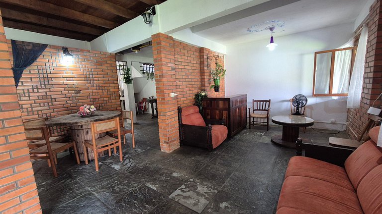 Casa Grande com 3 Quartos em Penha SEL0068