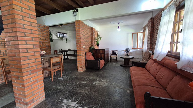 Casa Grande de 3 Dormitorios en Penha SEL0068