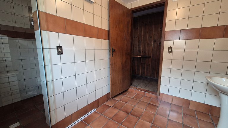 Casa Grande com 3 Quartos em Penha SEL0068