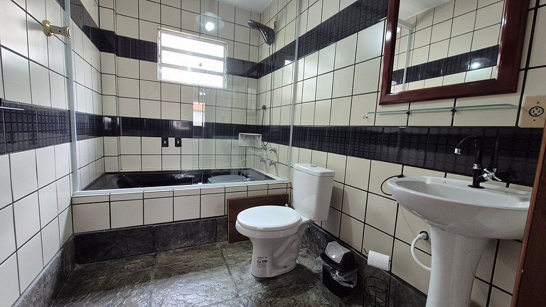 Casa Grande de 3 Dormitorios en Penha SEL0068