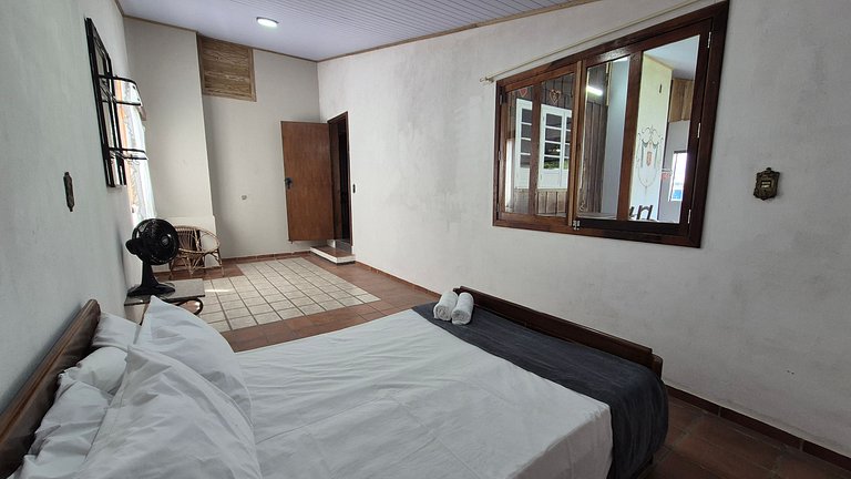 Casa Grande com 3 Quartos em Penha SEL0068