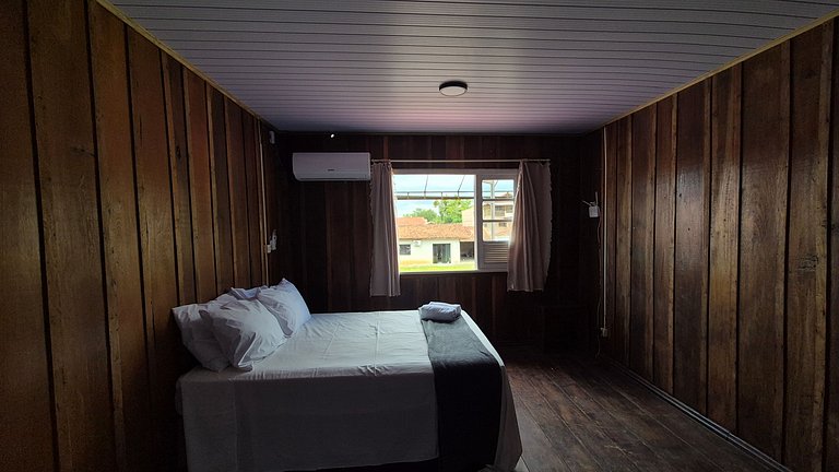 Casa Grande com 3 Quartos em Penha SEL0068