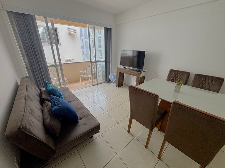 Apto c/ 2 hab y balcón en el Centro CEB1106