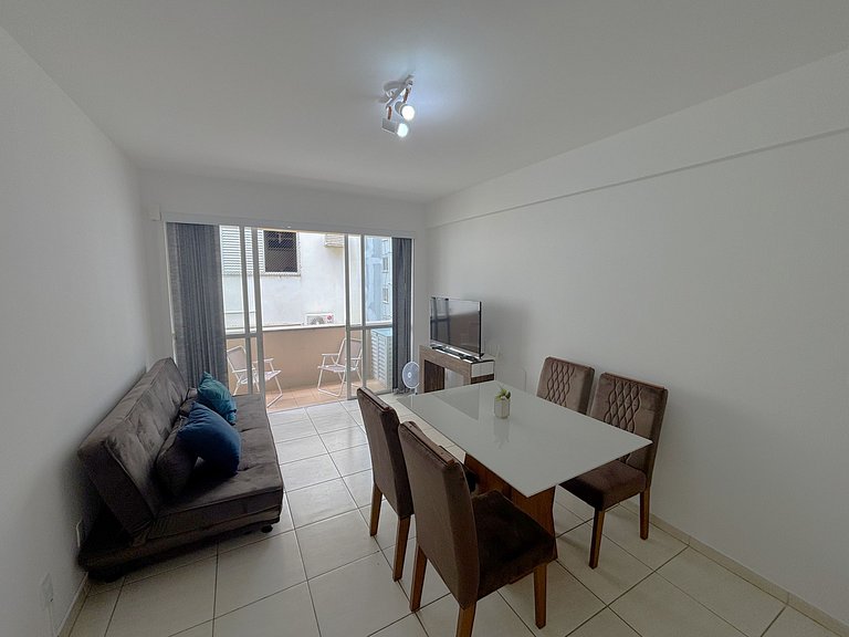 Apto c/ 2Q e varanda no Centro de Floripa CEB1106