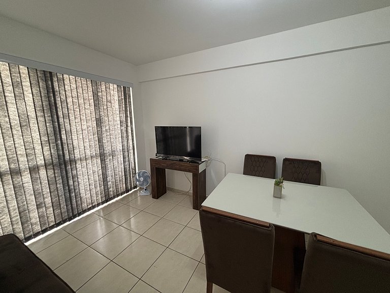 Apto c/ 2Q e varanda no Centro de Floripa CEB1106