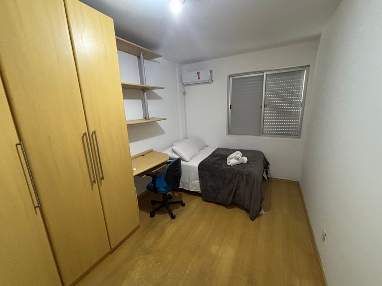 Apto c/ 2 hab y balcón en el Centro CEB1106