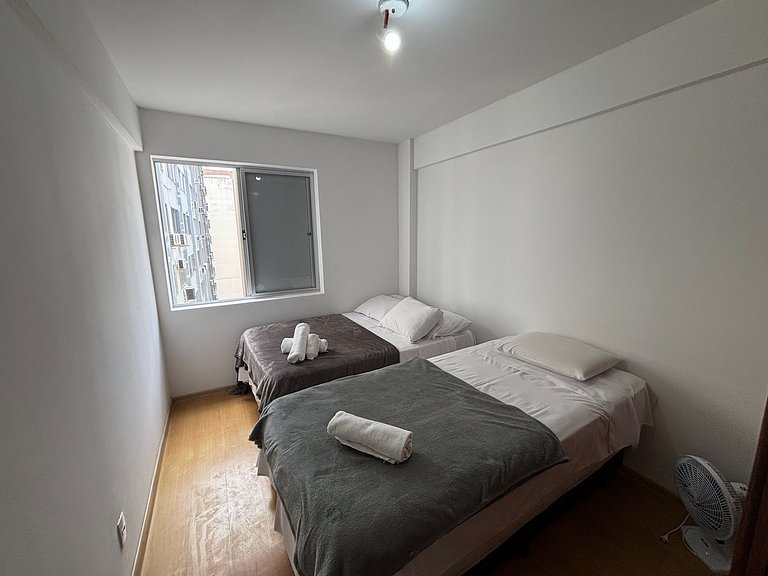 Apto c/ 2 hab y balcón en el Centro CEB1106