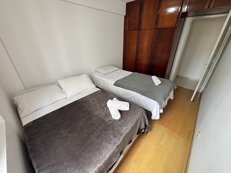 Apto c/ 2 hab y balcón en el Centro CEB1106