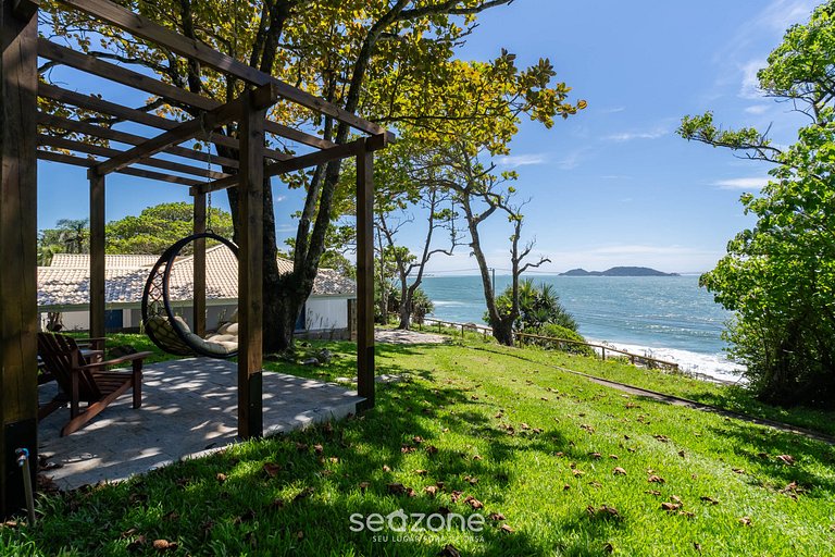 Casa em condomínio apenas 50m do mar FTS0002