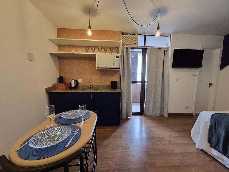 Studio no Alto da XV c/ estrutura completa UPP0212