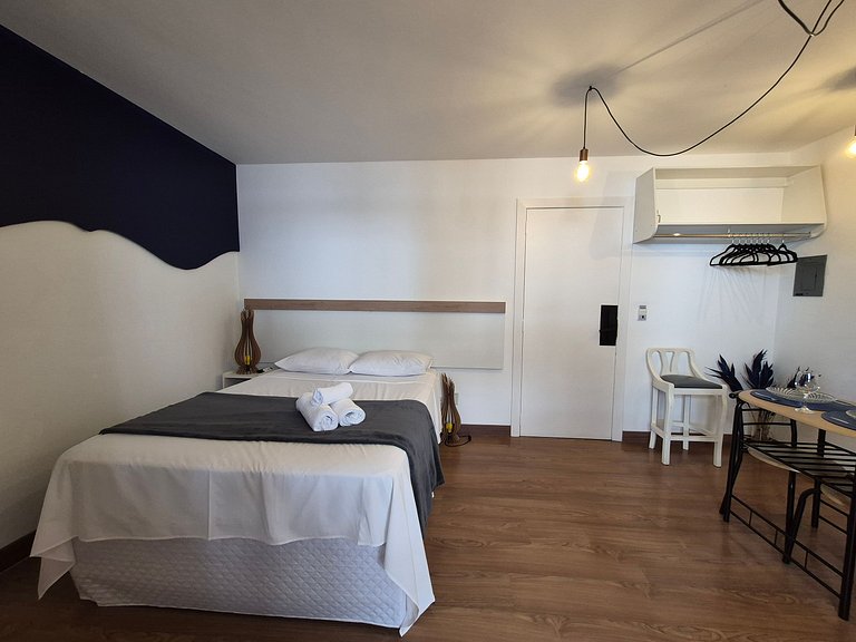 Studio no Alto da XV c/ estrutura completa UPP0212