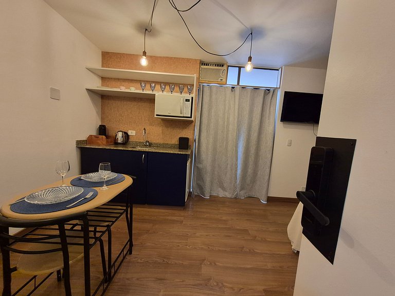 Studio no Alto da XV c/ estrutura completa UPP0212