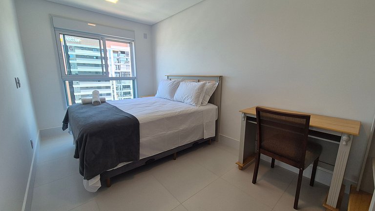 Apt 3Qt c/ Vista mar e churrasq. SHC1601