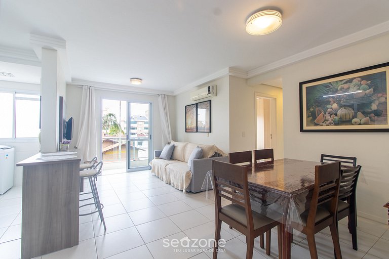 Apto c/ churrasq. e varanda prox. da Praia CGN0306