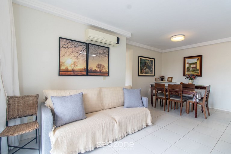 Apto c/ churrasq. e varanda prox. da Praia CGN0306