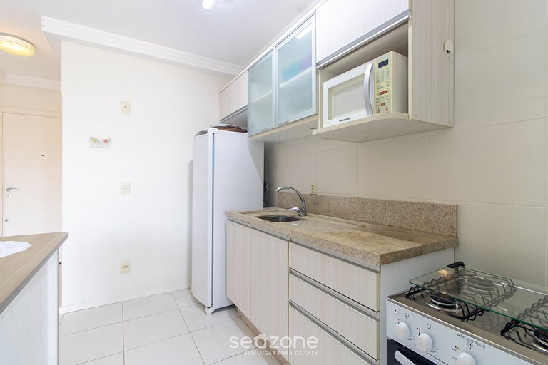 Apto c/ churrasq. e varanda prox. da Praia CGN0306