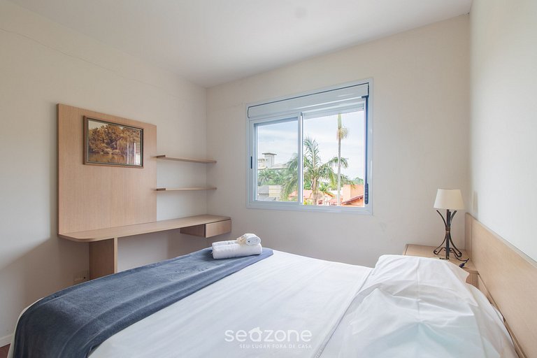 Apto c/ churrasq. e varanda prox. da Praia CGN0306