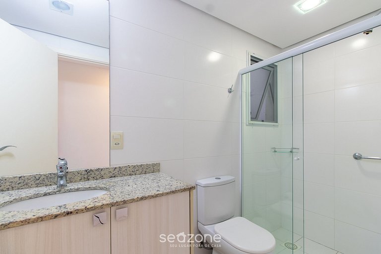 Apto c/ churrasq. e varanda prox. da Praia CGN0306