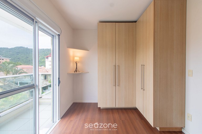 Apto c/ churrasq. e varanda prox. da Praia CGN0306