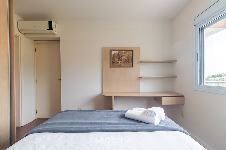 Apto c/ churrasq. e varanda prox. da Praia CGN0306