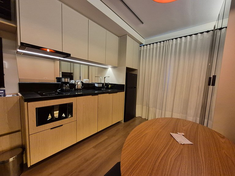 Studio moderno con balcón en Curitiba - EBI0304