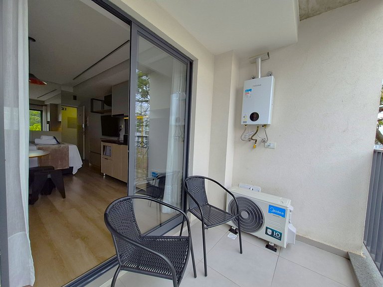 Studio moderno con balcón en Curitiba - EBI0304