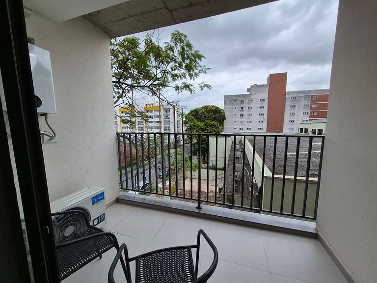 Studio moderno con balcón en Curitiba - EBI0304