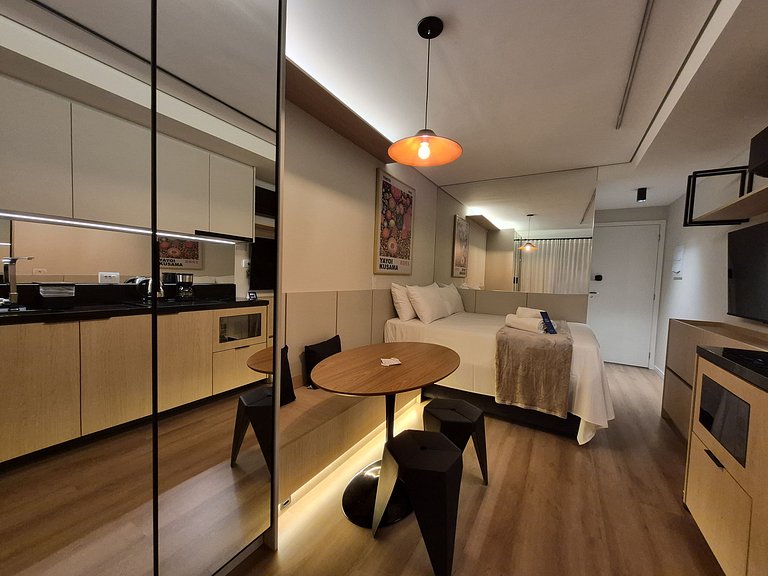 Studio moderno con balcón en Curitiba - EBI0304