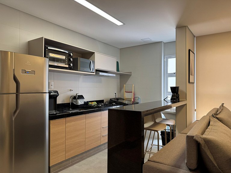 Apto 2 QTs em edf. c/ Piscina GRLB1303