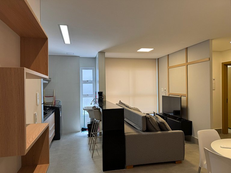 Apto 2 QTs em edf. c/ Piscina GRLB1303