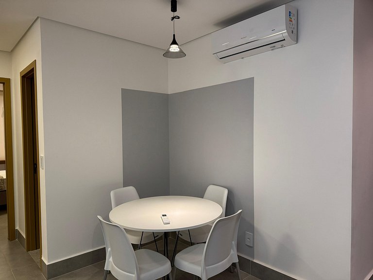 Apto de 2 DRs en edificio c/ piscina GRLB1303