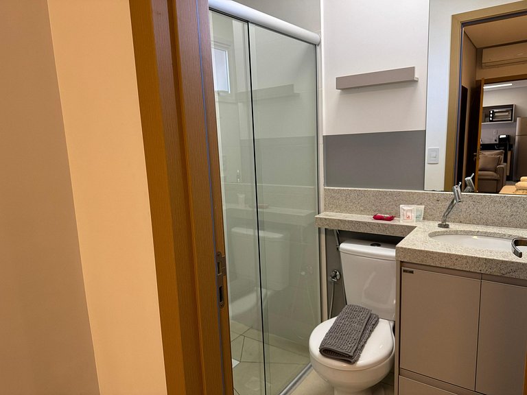 Apto de 2 DRs en edificio c/ piscina GRLB1303