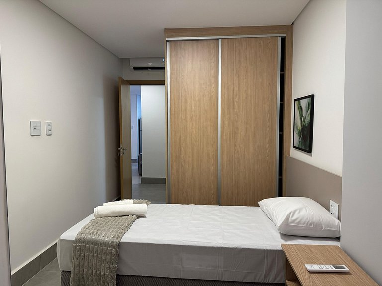 Apto de 2 DRs en edificio c/ piscina GRLB1303