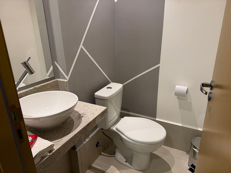 Apto 2 QTs em edf. c/ Piscina GRLB1303