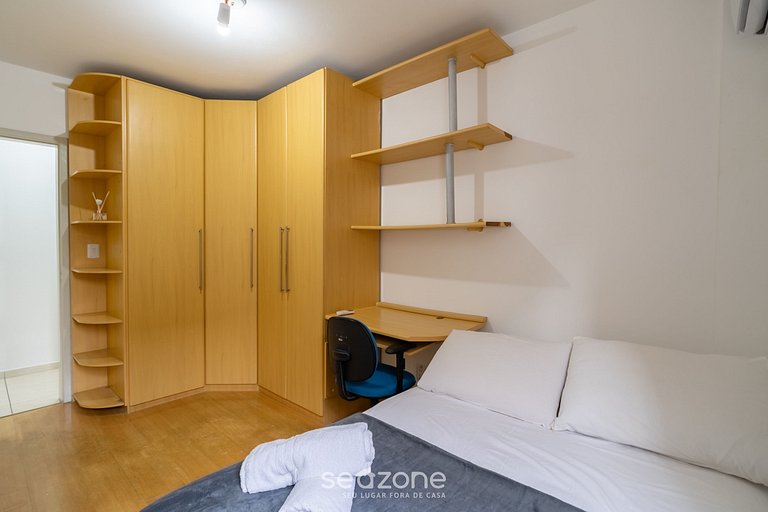 Apto c/ 2Q e varanda no Centro de Floripa CEB1106