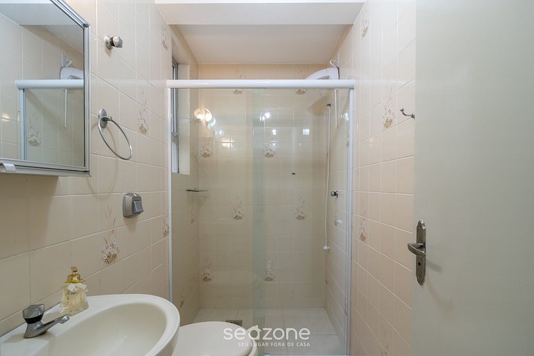 Apto c/ 2Q e varanda no Centro de Floripa CEB1106