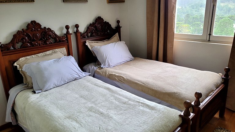 Apto 2 Quartos em Campos do Jordão LVR0412