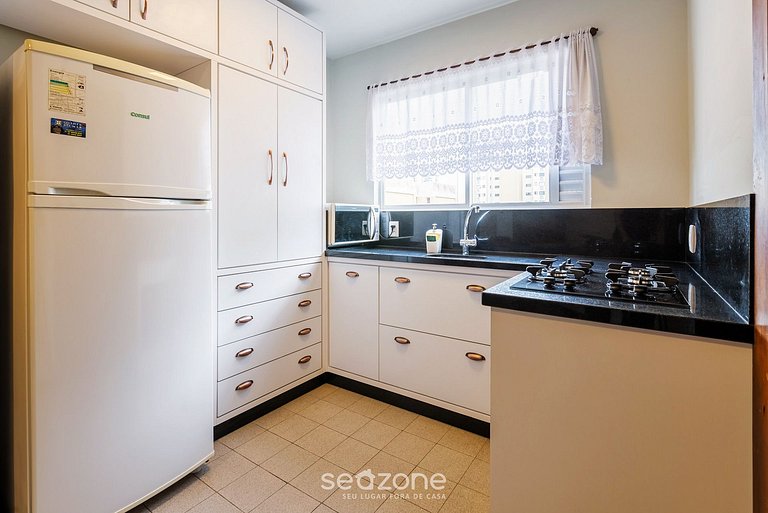 Apto com varanda 400m do mar B Camboriú RFT505