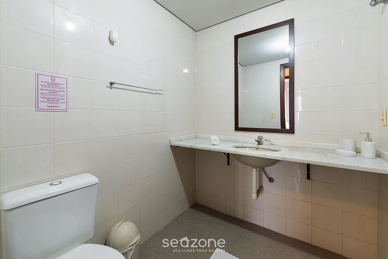 Apto com varanda 400m do mar B Camboriú RFT505