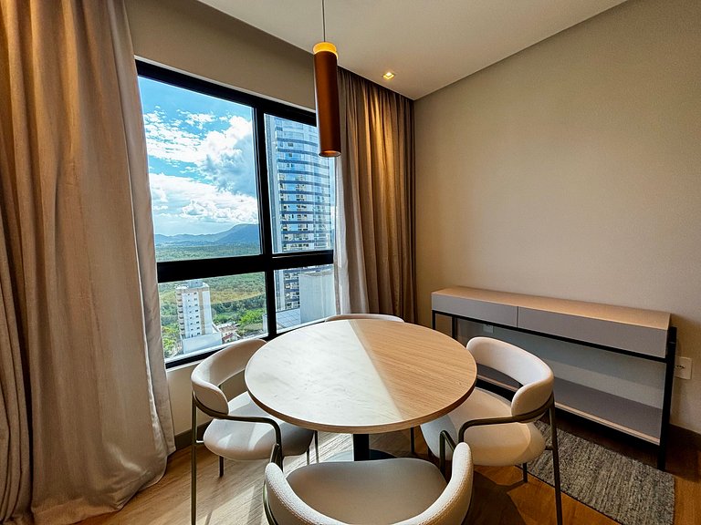 Apto a 300m da Praia em prédio c/ piscina FNK1905