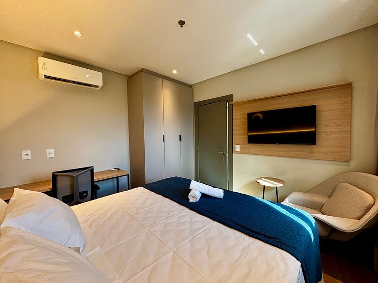 Apto a 300m da Praia em prédio c/ piscina FNK1905