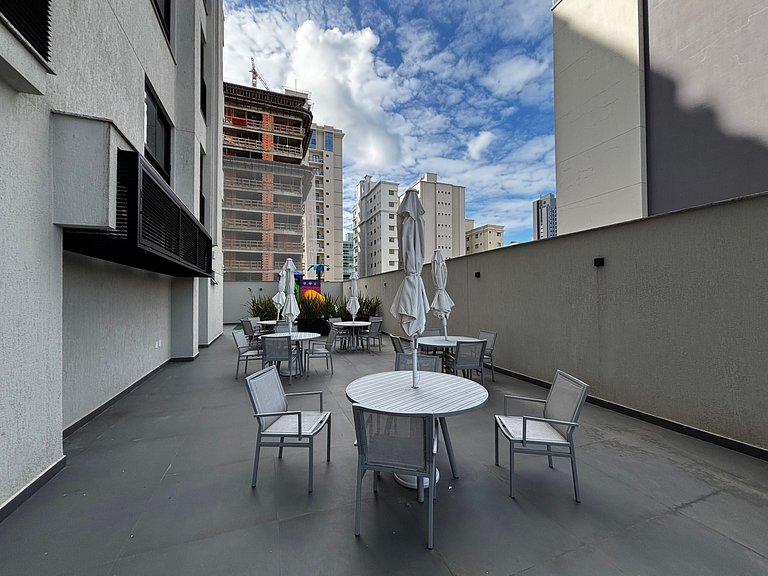 Apto a 300m da Praia em prédio c/ piscina FNK1905