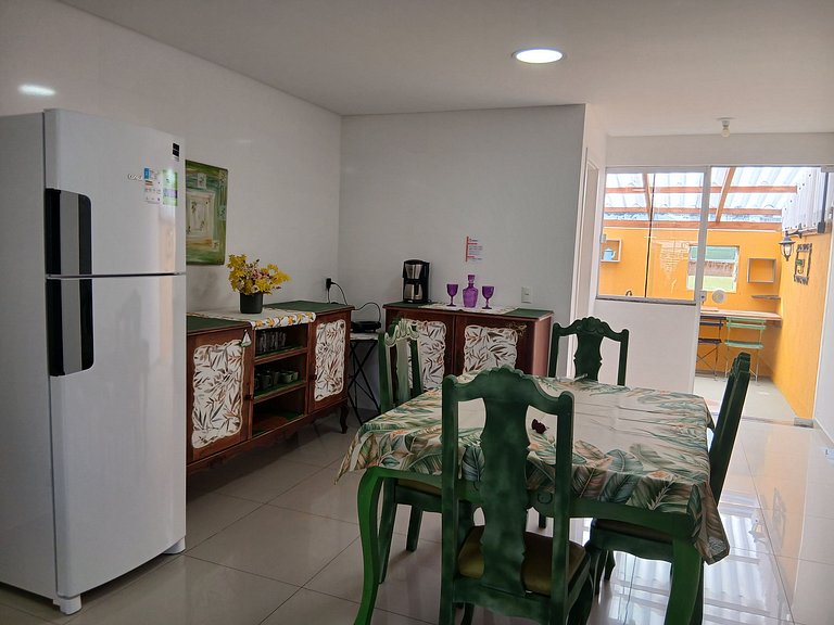 Sobrado com 2 suítes em Perequê BFJ0506