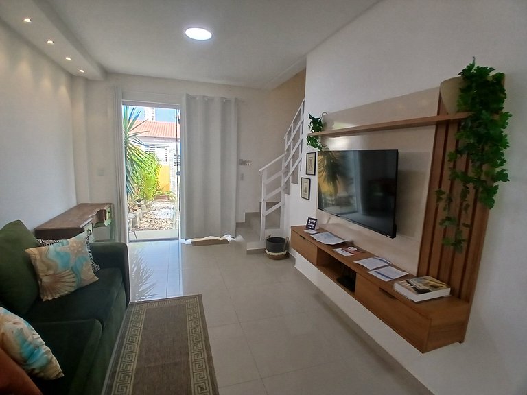 Sobrado com 2 suítes em Perequê BFJ0506