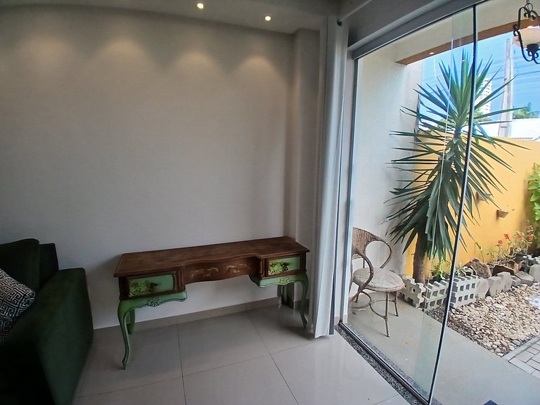 Sobrado com 2 suítes em Perequê BFJ0506