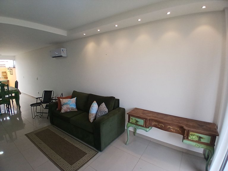 Casa de dos pisos con 2 suites en Perequê BFJ0506